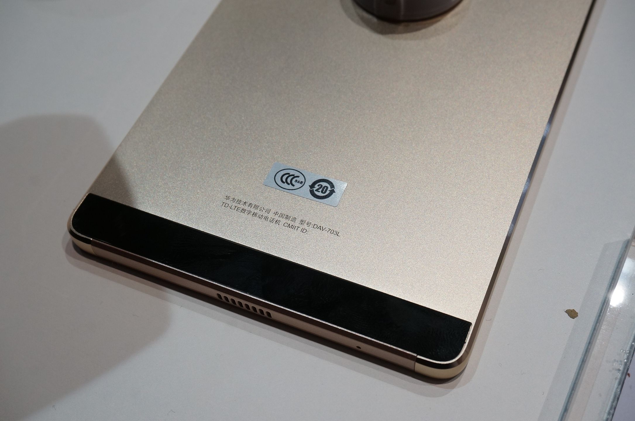 Huawei P8 oraz 6,8-calowy P8max oficjalnie 46