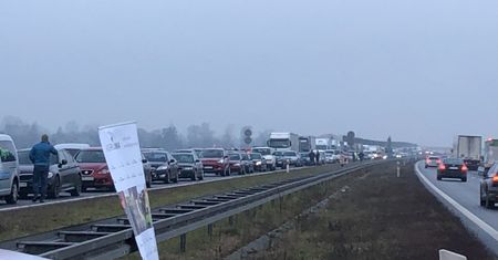 Rolnicy blokują wjazd do Warszawy od strony Pruszkowa. "Tak się kończy buta i arogancja"
