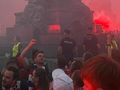 Sceny w Krakowie. Policja chroni pomnika