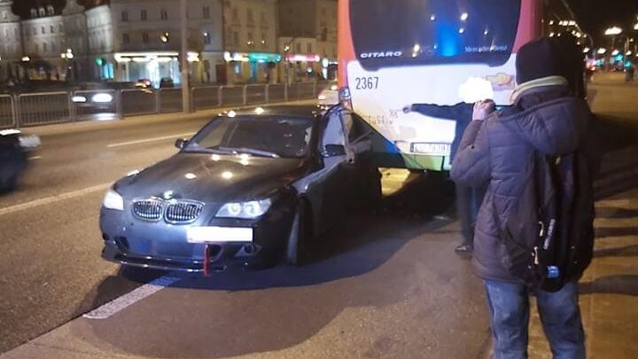 Młody kierowca BMW uderzył w autobus MPK Lublin