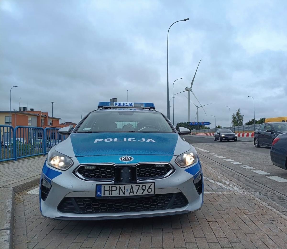 Szedł pieszo autostradą, trafił do widzenia.