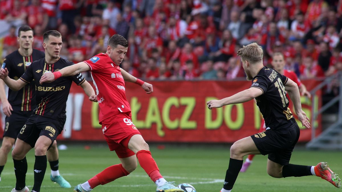 PAP / Marian Zubrzycki / Na zdjęciu: Po przegranej w Łodzi Korona Kielce znalazła się w strefie spadkowej