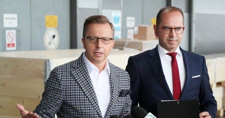 Licytacja respiratorów kupionych od handlarza bronią. Posłowie wyproszeni