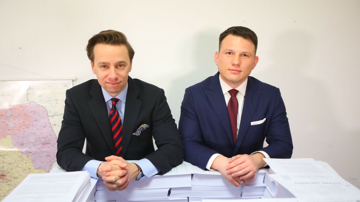 Szef koła Konfederacji Krzysztof Bosak i wiceprzewodniczący partii Sławomir Mentzen