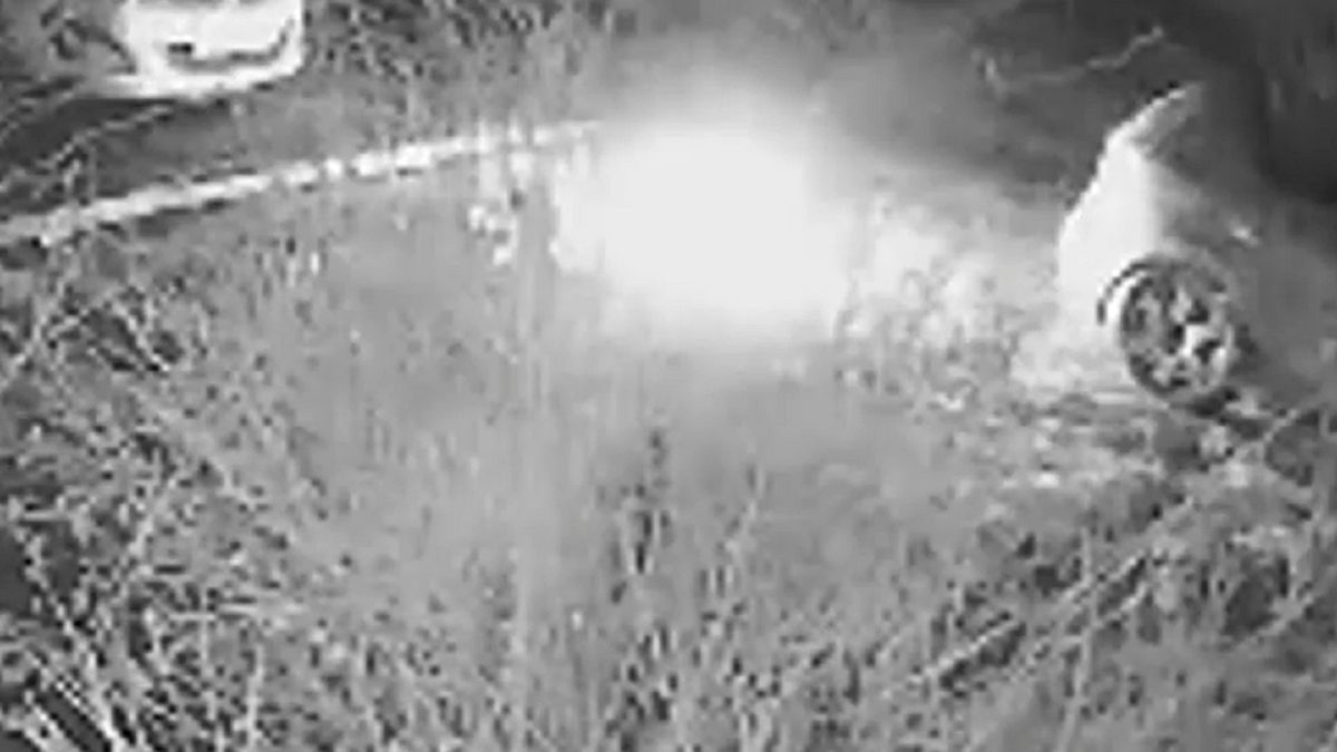 Mężczyzna został nagrany przez monitoring.