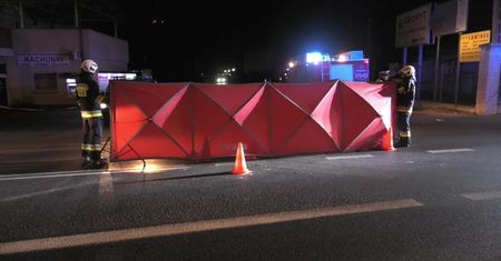 Makabryczny wypadek pod Jarocinem. Kierowca przez kilometr wlókł potrąconego pieszego pod kołami samochodu