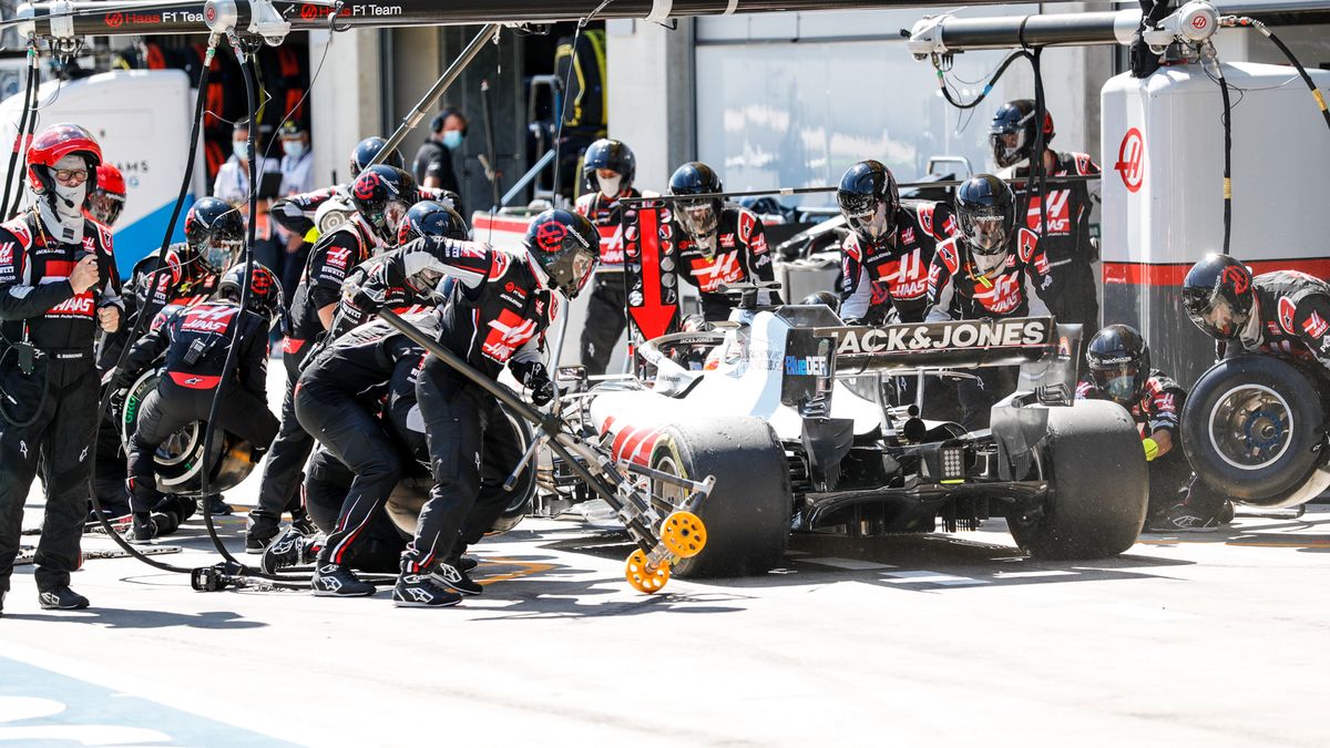 Haas podczas pit-stopu