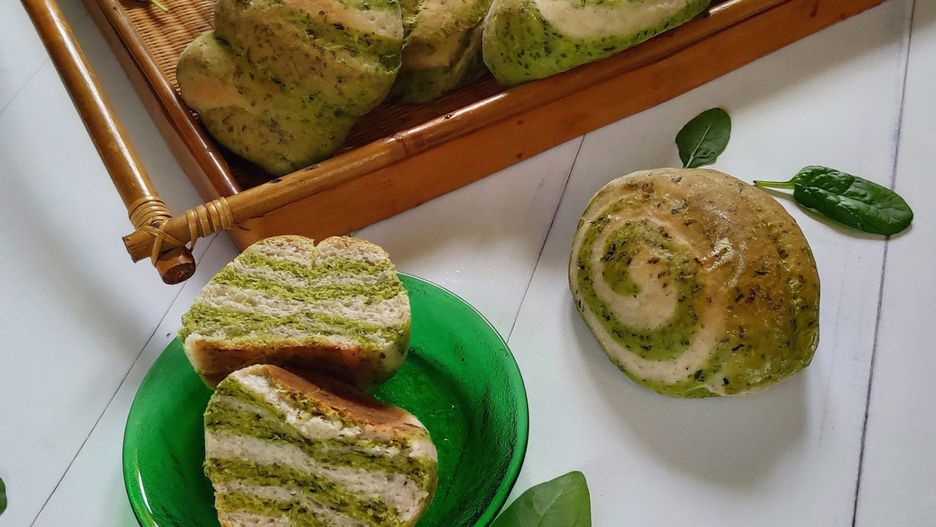 Bułki szpinakowe na oliwie z oliwek