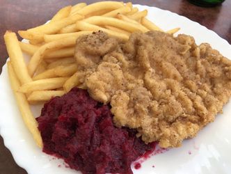 "Najlepsza" i "najgorsza" knajpa w Krynicy Morskiej. Sprawdzamy, ile warte są opinie w sieci