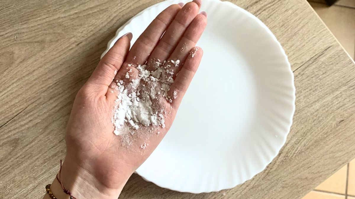 Jak wyczyścić talerze? Skorzystaj z domowych sposobów