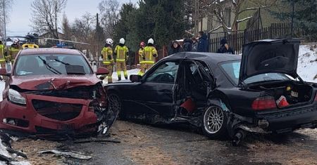 Zderzenie samochodów osobowych w miejscowości Łucka koło Lubartowa. Interweniował helikopter LPR