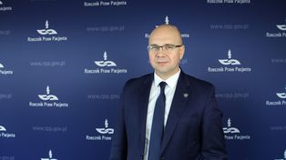 Rząd nie wycofuje się z Lex Szarlatan. Będą nowe etaty i wyższe kary