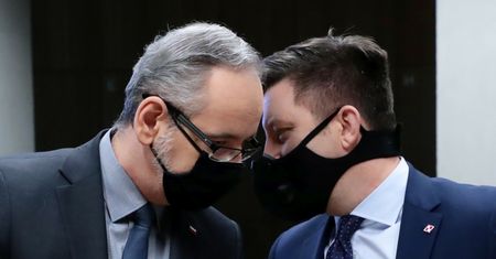 Czarne chmury nad Niedzielskim i Dworczykiem? "Już szukam większości"