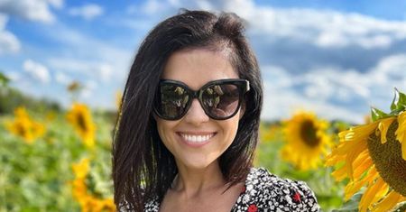 Katarzyna Cichopek bez grama makijażu kusi dekoltem w salonie piękności (ZDJĘCIA)