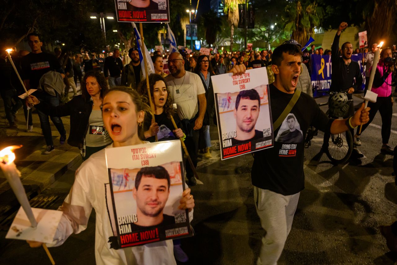 Protests in Tel Aviv after the accidental killing of hostages