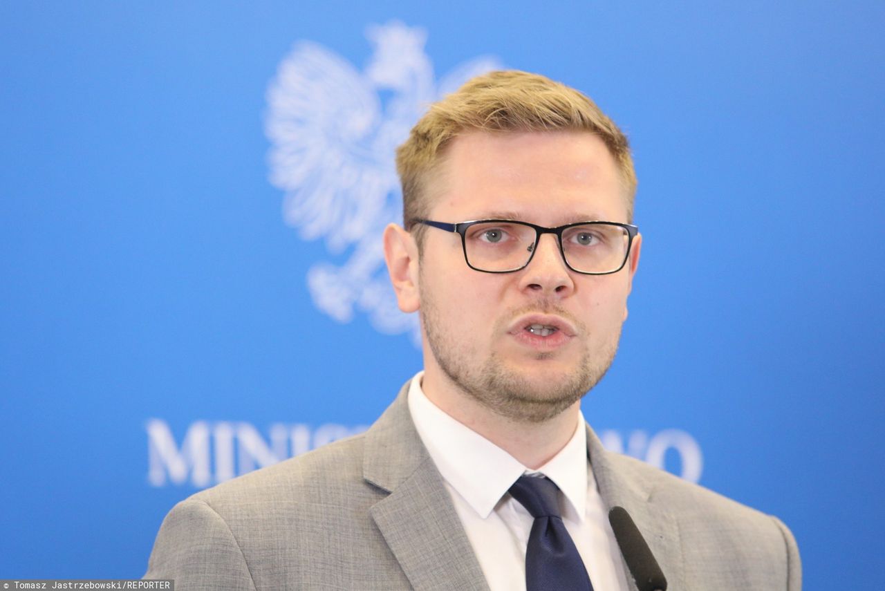 Wiceminister sprawiedliwości Micha Woś zapowiedział kary dla organizatorów strajku kobiet