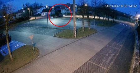 Wyrzuciła śmieci. 49-latkę znalazła policja