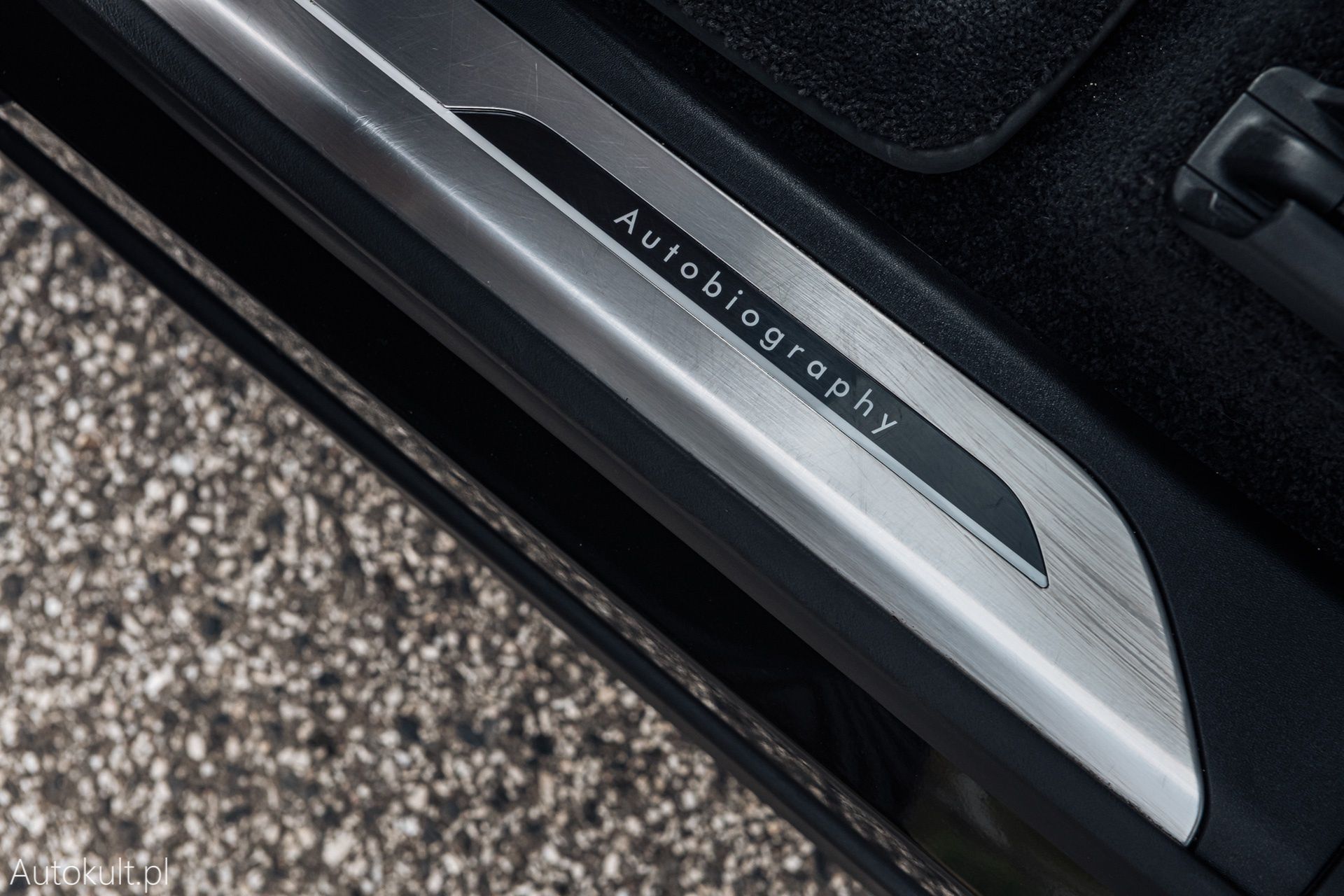 Range Rover (2022) vs Bentley Bentayga S (2022) vs Mercedes-Maybach GLS 600 (2022)