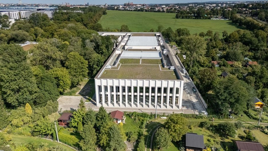 Budowa Centrum Muzyki w rejonie Krakowskich Błoń i Cichego Kącika trwa od 2022 roku. Milionowa inwestycja zmierza powoli do finału