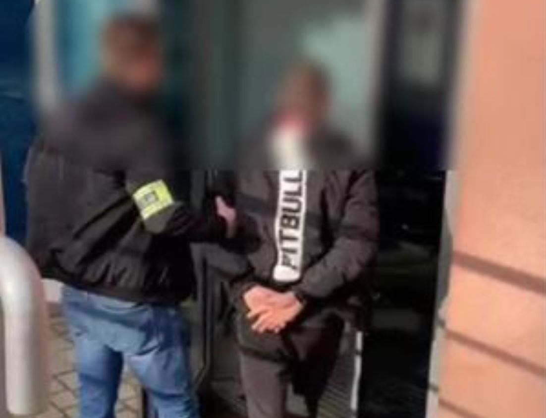 Kraków: Ojciec z synem napadli na kuriera. Zaatakowali go gaśnicą