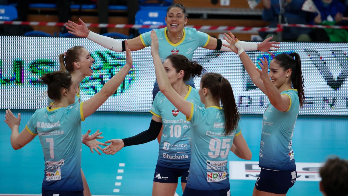 WP SportoweFakty / Monika Pliś / Na zdjęciu: siatkarki Developresu Bella Dolina Rzeszów