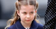 Księżniczka Charlotte zobaczyła siebie na telebimie. Jej reakcja rozbraja