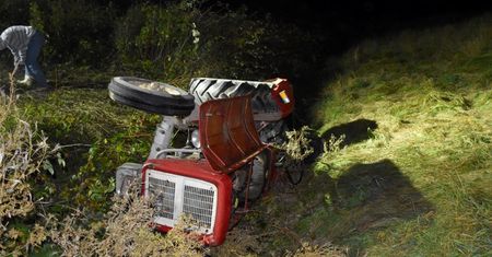 Mężczyzna przygnieciony ciągnikiem. Interweniowało LPR