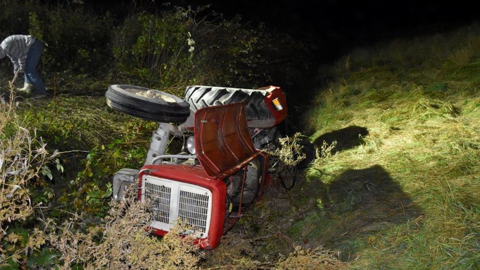Mężczyzna przygnieciony ciągnikiem. Interweniowało LPR 