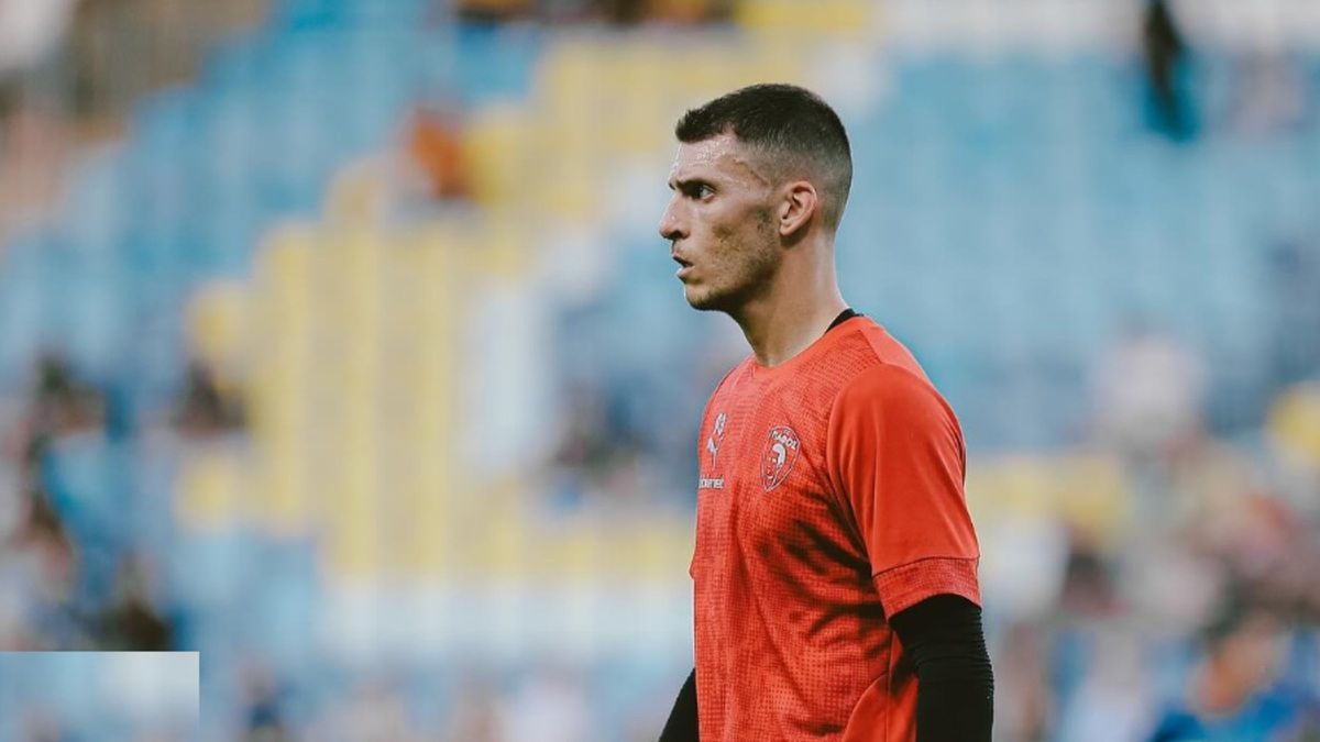 Instagram / Pafos FC / Bramkarz Pafos FC w czasie rozgrzewki przed meczem