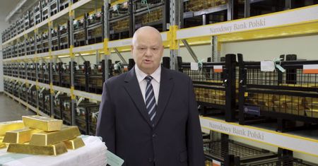 Adam Glapiński chwali się polskim złotem. Sztabki trzymane w tajnych skrytkach