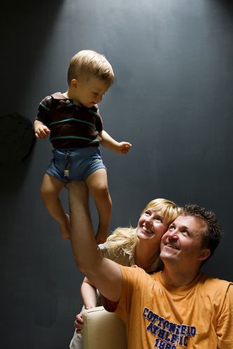 Dorota i Mariusz Siudkowie z synem Rysiem. Fot. Maciej Świniarski/Newspix.pl