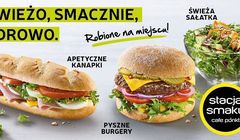 Kawy mleczne z mlekiem Bio i wegańskie Hot Dogi w Cafe Punkt na stacjach Lotosu