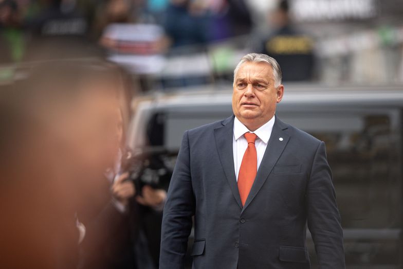 "Brukselskie sankcje nas niszczą". Nowa kampania węgierskiego rządu