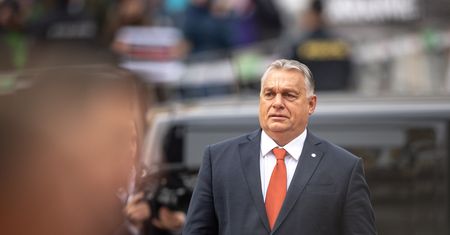 "Brukselskie sankcje nas niszczą". Nowa kampania węgierskiego rządu