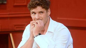 Mikołaj Roznerski dostał pracę w show TVN. Co z jego przyszłością w "M jak miłość"? Mamy komentarz aktora