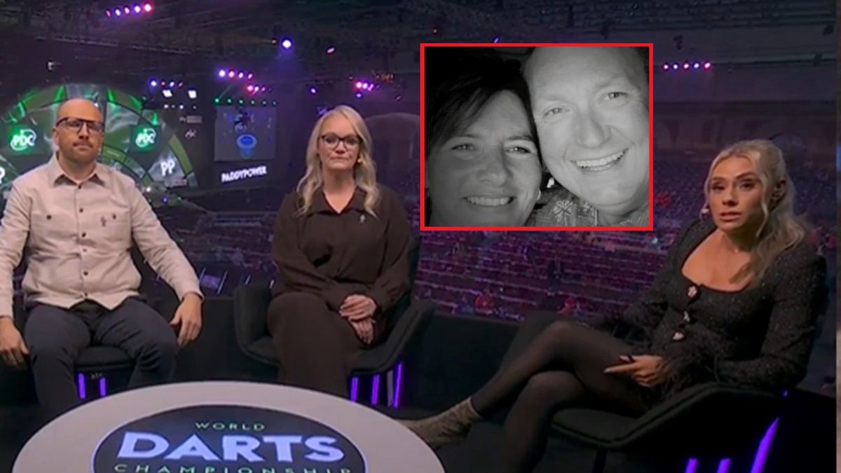 Sky Sports Darts / Na głównym: studio podczas MŚ w darcie, w ramce: Wayne Mardle ze zmarłą żoną