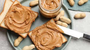 Jadła masło orzechowe przez tydzień. Dziennikarka opisała rezultaty