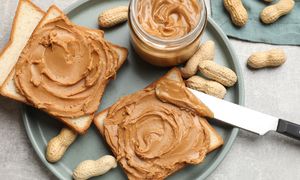 Jadła masło orzechowe przez tydzień. Dziennikarka opisała rezultaty