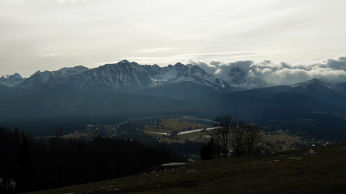 W Tatrach spadł śnieg i ogłoszono drugi stopień zagrożenia lawinowego