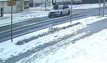 Koszmarny wypadek na pasach w Braniewie. Pieszy był bez szans