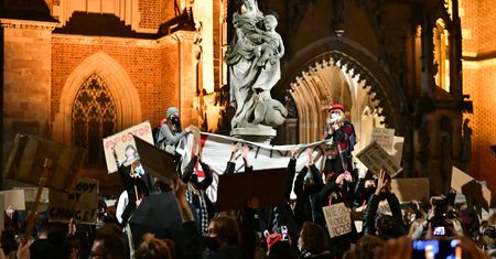 Strajk kobiet we Wrocławiu. Abp Józef Kupny zabrał głos. "Chrześcijanin nie może nienawidzić"