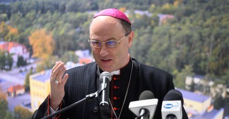 Prymas Polski stanowczo: kościół to nie miejsce na wiec polityczny