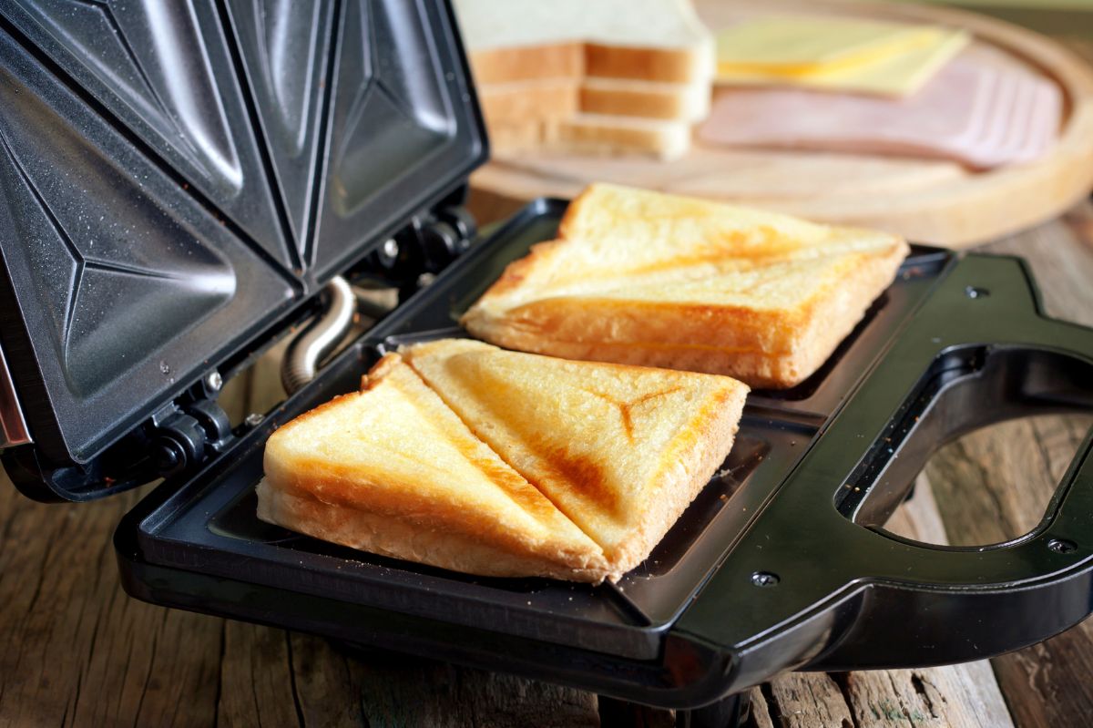 Revive your toaster: The ultimate cleaning hack revealed