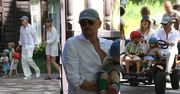 Krzysztof Ibisz wraz z młodszą o 27 lat żoną i dziećmi korzysta z uroków Sopotu (ZDJĘCIA)