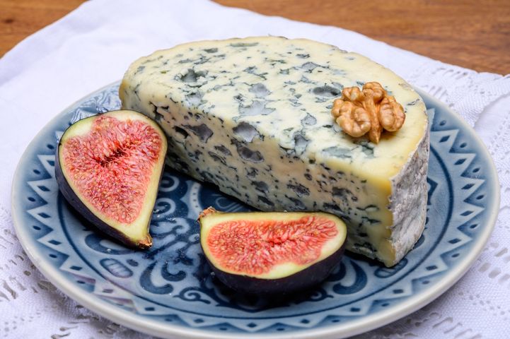Ser pleśniowy blue ma wyjątkowy smak, aromat i wygląd