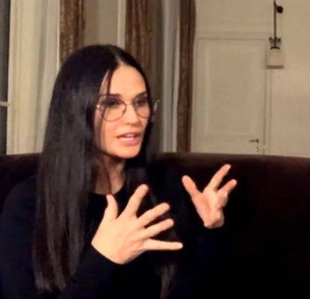 Demi Moore podczas rozmowy z Naomi Campbell