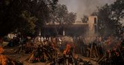 Stosy ciał. Koronawirus w Indiach zbiera przerażające żniwo