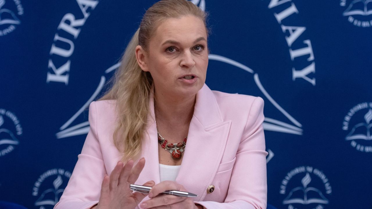 "Skalpelem" po historii. "10-latki nie muszą się uczyć o męczeństwie Inki w katowni UB"