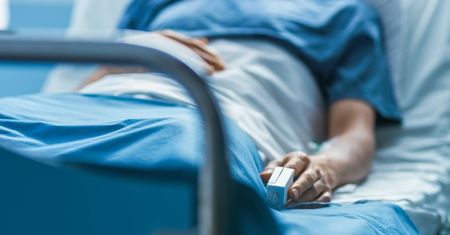 Zamówił popularne danie na wynos. Po zjedzeniu zaczął się paraliż i problemy z widzeniem