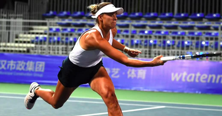 Magda Linette wygrała z Jeleną Ostapenko 6:4, 6:3 i awansowała do drugiej rundy turnieju WTA w Rzymie